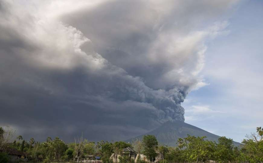 Sela pod pepelom: Vulkan na Baliju izazvao haos, izdato crveno upozorenje